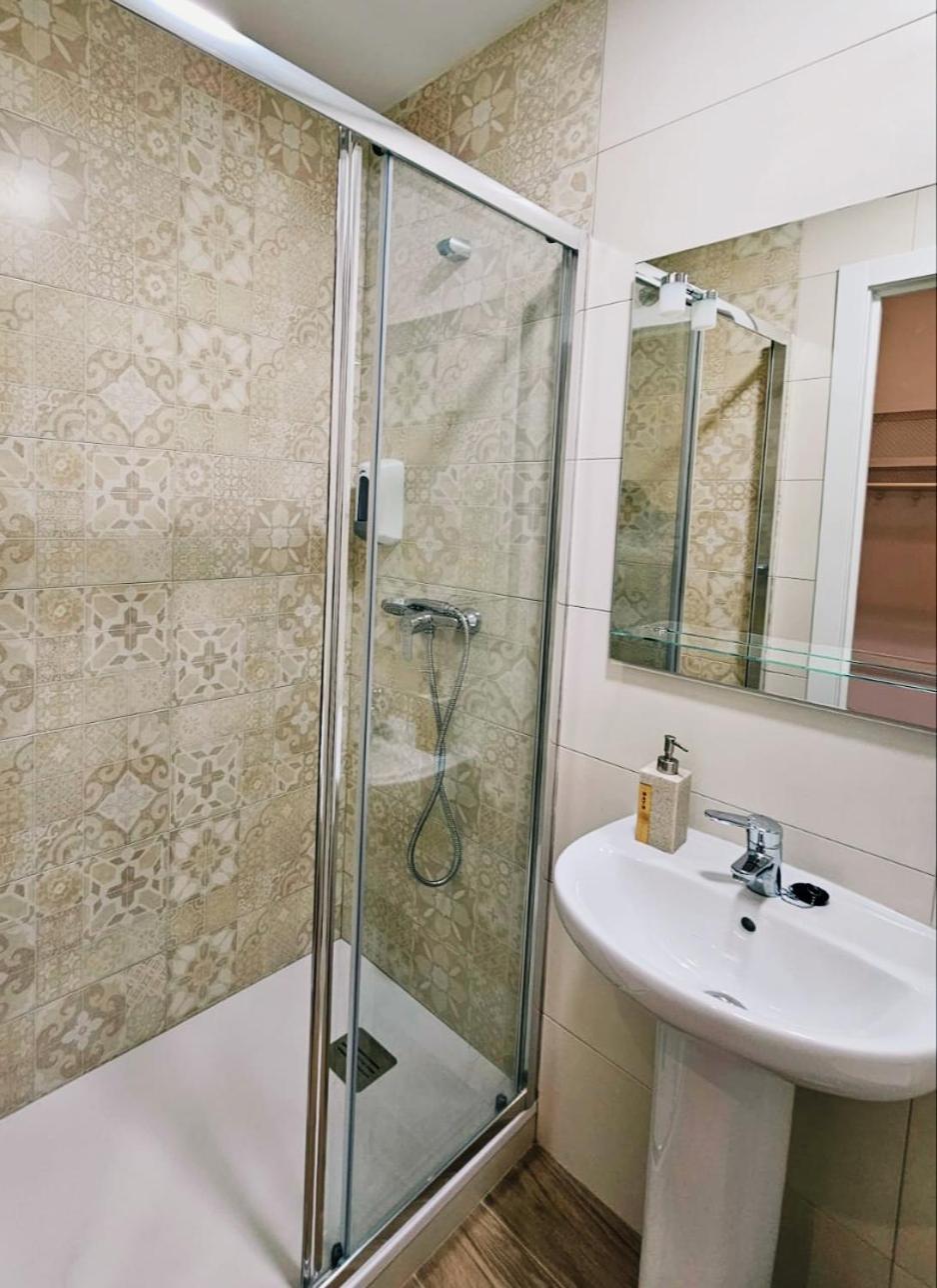 Hostal Andrea Granvia Madrid Extérieur photo